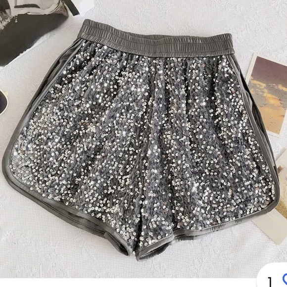 Hihaiyijia Velvet & Sequin Shorts - Picture 1 of 8